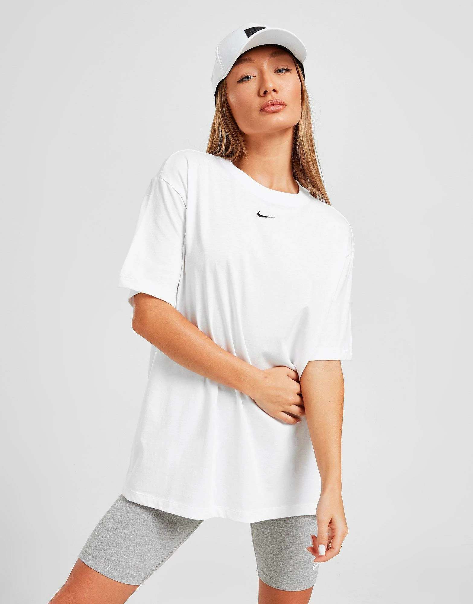 Nike Essential Logo Boyfriend T-Shirt Dame Hvid
