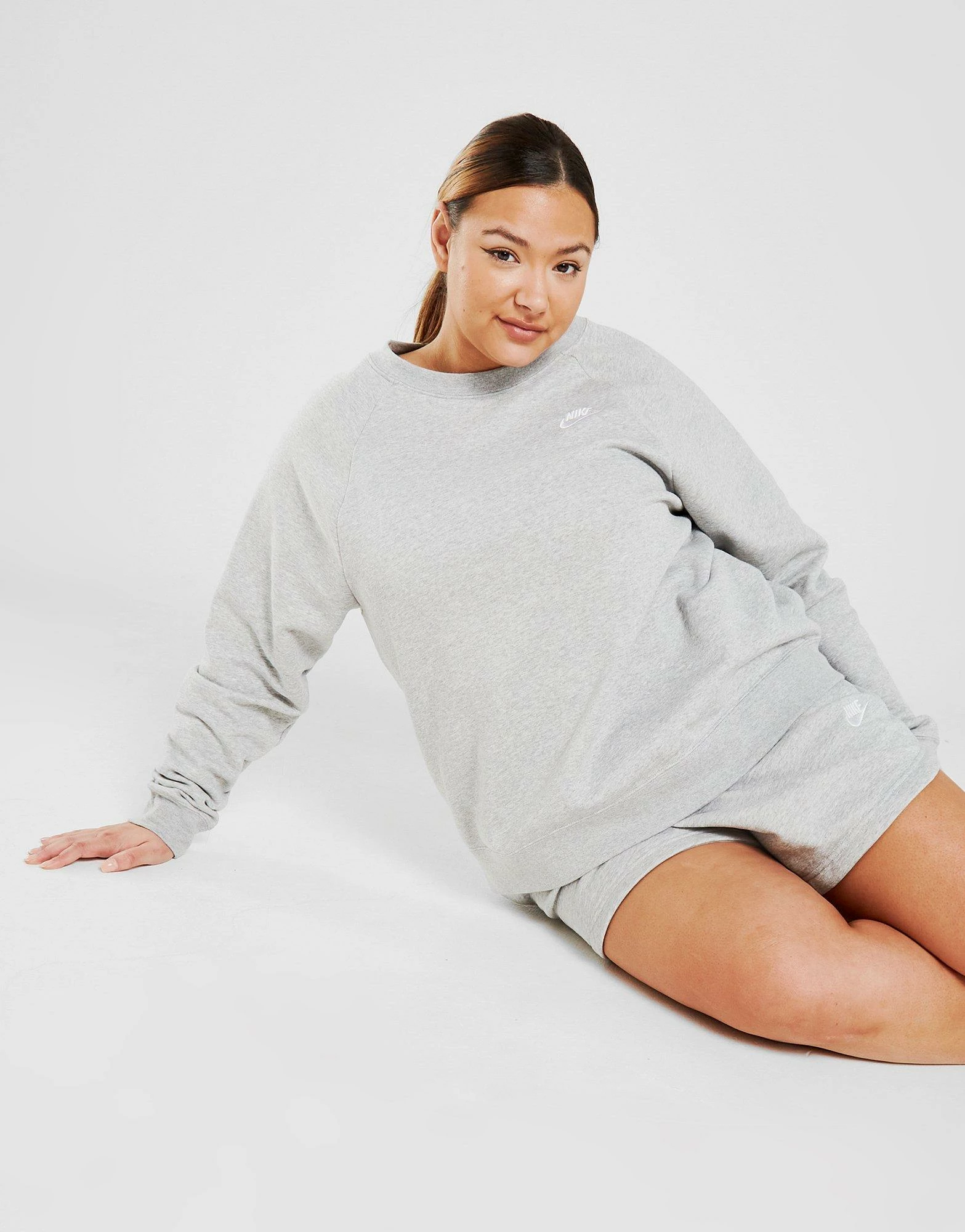 Nike Essential Plus Size Fleece Shorts Dame Grå