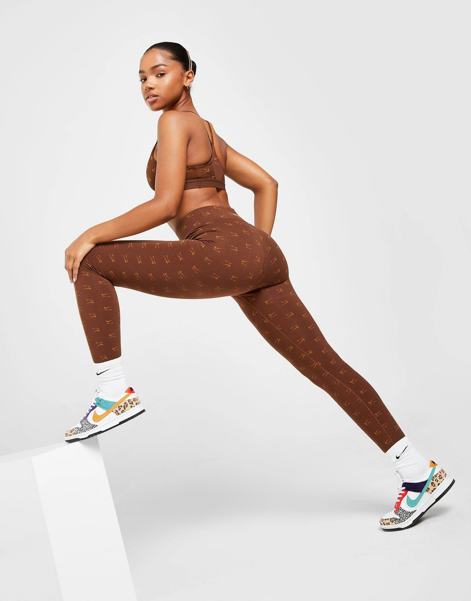 Nike Air All Over Print High-Rise Leggings Dame Brun 3 Nike Air All Over Print High-Rise Leggings Dame Brun