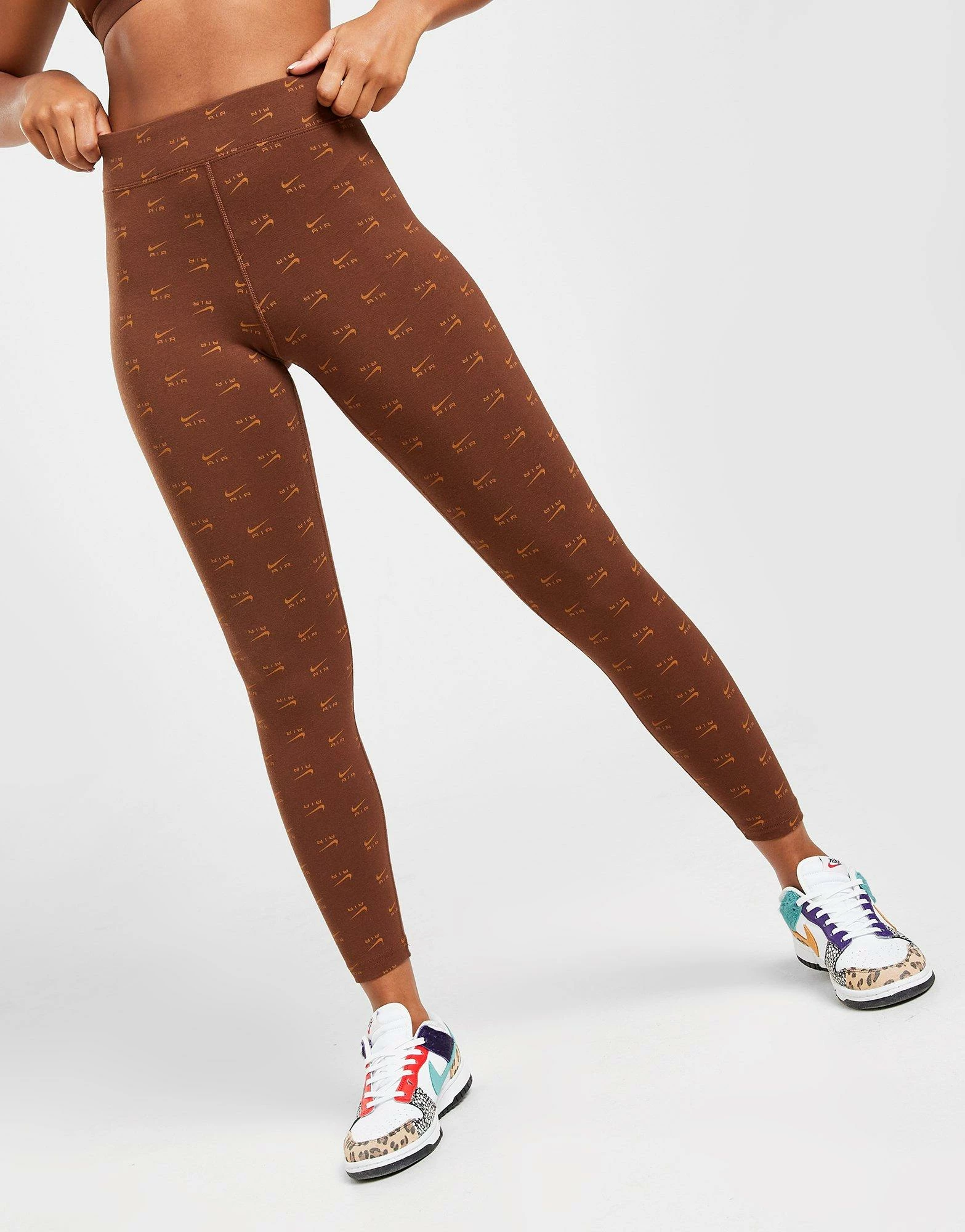 Nike Air All Over Print High-Rise Leggings Dame Brun 6 Nike Air All Over Print High-Rise Leggings Dame Brun - Billede 4