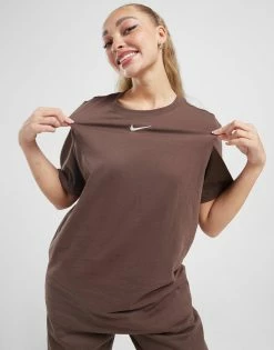 Nike Essential Logo Boyfriend T-Shirt Dame Brun
