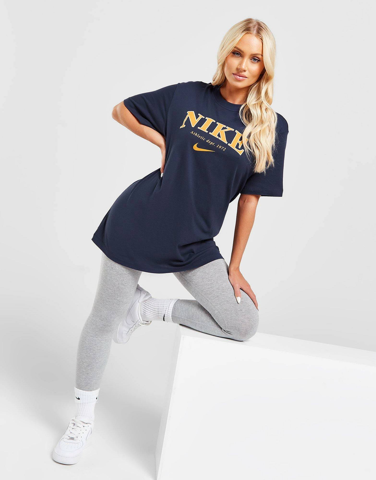 Nike Varsity Boyfriend T-Shirt Blå